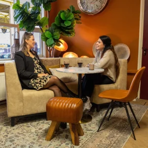 Alternative view of Bank Viggo – Creme – Rond – Kunstleer