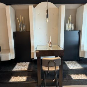 Alternative view of Venuez Wandbank - incl. 3 statafels